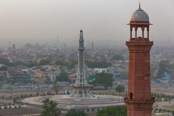 Minar-e-Pakistan and Badshahi Mosque in Lahore, Pakistan